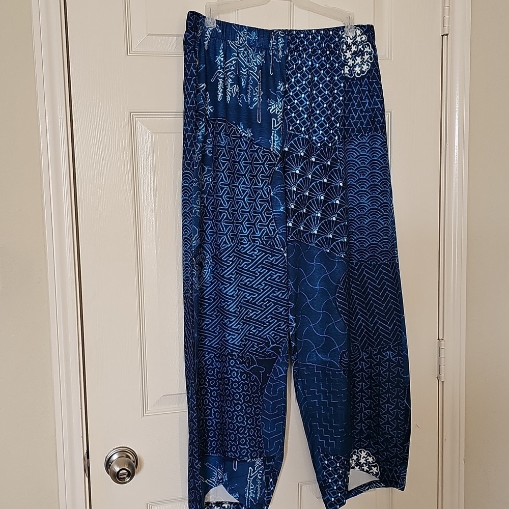 NWT Women's Capri Boho Beachy Casual Pull On Pant XL Blues Whites - Picture 7 of 14